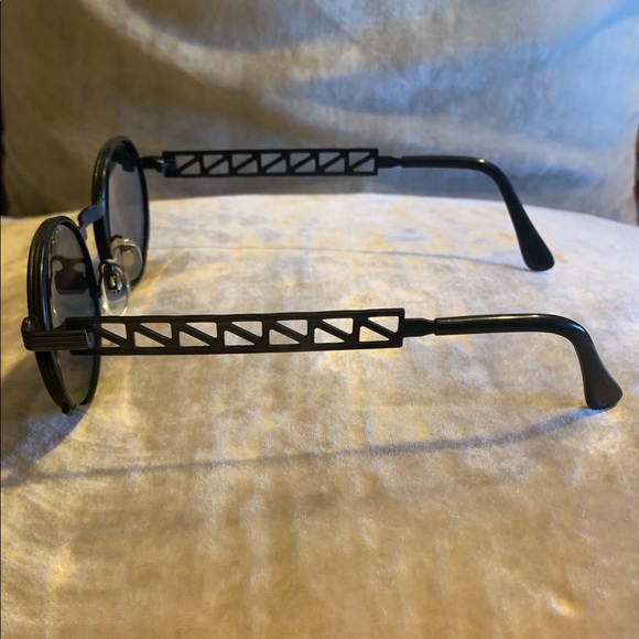 NEW! Women’s Designer Dark Round Lens Sunglasses UV Protection - Picture 3 of 11